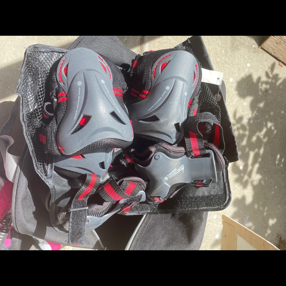 SKII protective gear set